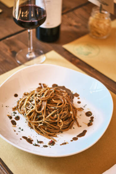 Tagliolini aglio nero